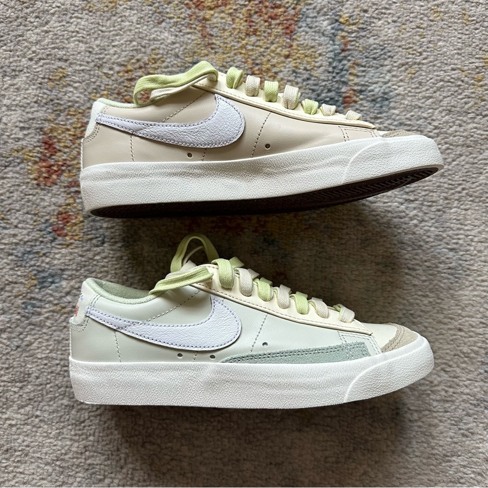 Nike WMNS Blazer Low 77 Sea Glass Size 5.5